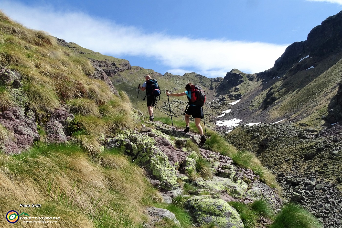 35 Vista sul vallone verso il Pietra Quadra.JPG